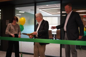 Tom Wolden cutting the ribbon 